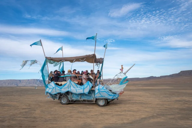 How's the weather looking next week? Will you need an umbrella when you're riding the Narwhal? It's been colder than a baardskeerder's bum hole this week, but it's starting to warm up nicely. At the moment, we're expecting sunny days, windy afternoons and cold nights (and everything in between). 

Photo: Reza Assar.